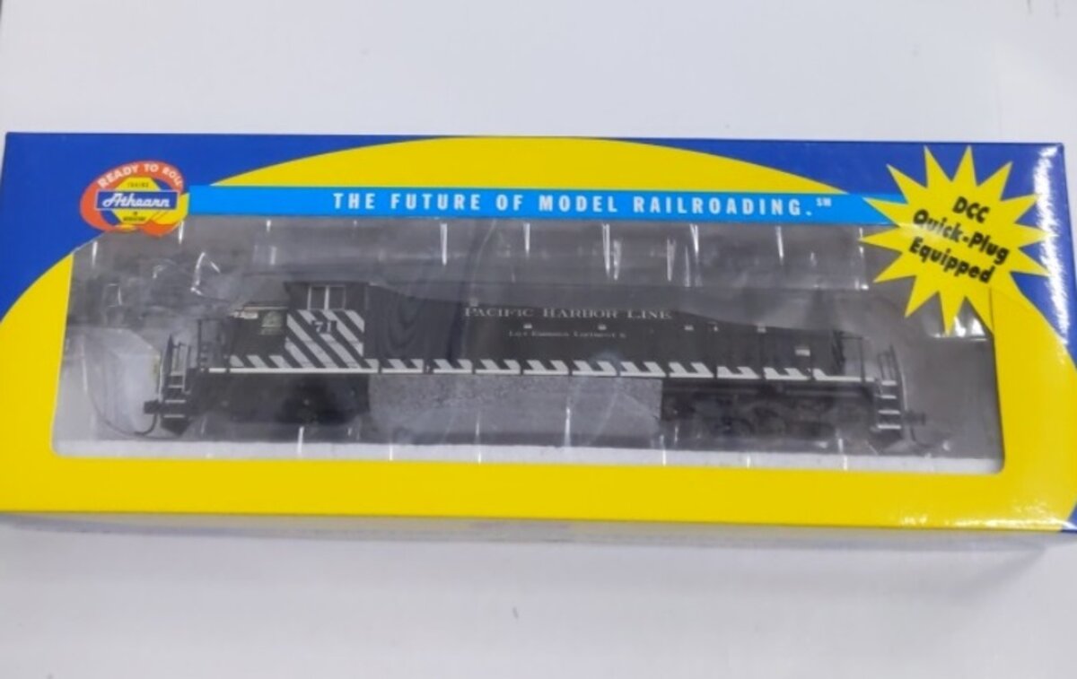 Athearn 89866 HO Scale Pacific Harbor Line SD-40 Diesel Locomotive #71