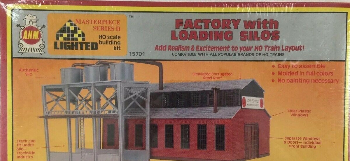 AHM 15701 HO Scale Factory With Loading Silos Kit