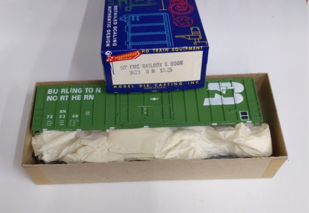 Roundhouse 3623 HO Scale Burlington Northern 50' FMC Railbox S Door Box Car Kit