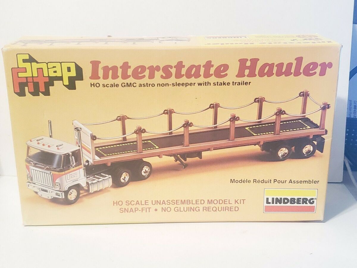 Lindberg Line 1049 HO GMC Astro With Stake Trailer Model Kit