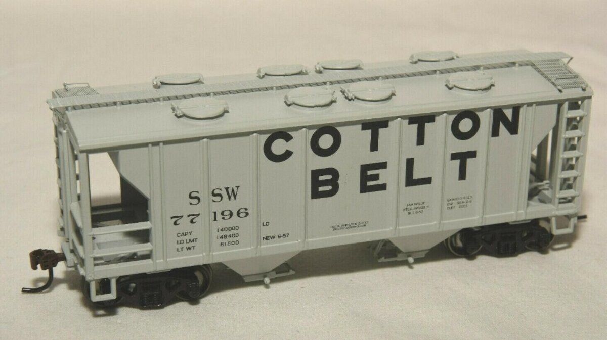 Athearn 94435 HO Cotton Belt SSW RTR PS-2 2003 Covered Hopper # 77196