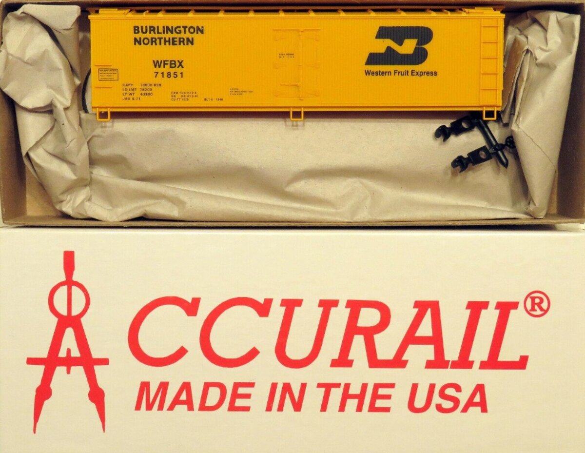 Accurail 4825 HO Burlington Northern 40 Foot Wood Reefer Kit