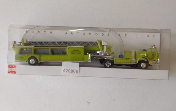 Busch 46013 1:87 LaFrance w/Ladder Open Green Fire Truck
