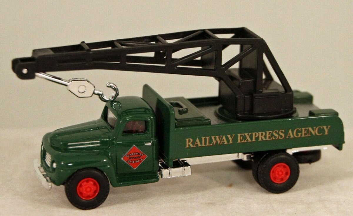 Imex 870008 HO Railway Express Agency REA Ford Crane Truck