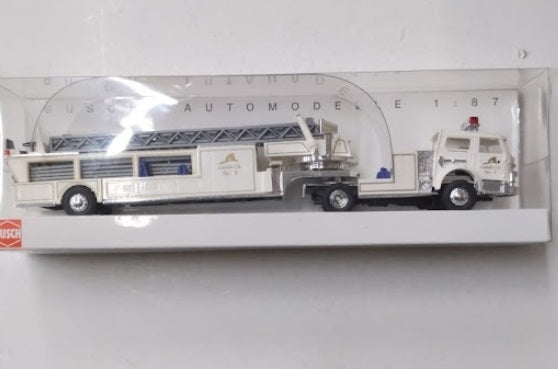 Busch 46006 1:87 LaFrance w/Ladder White Fire Truck