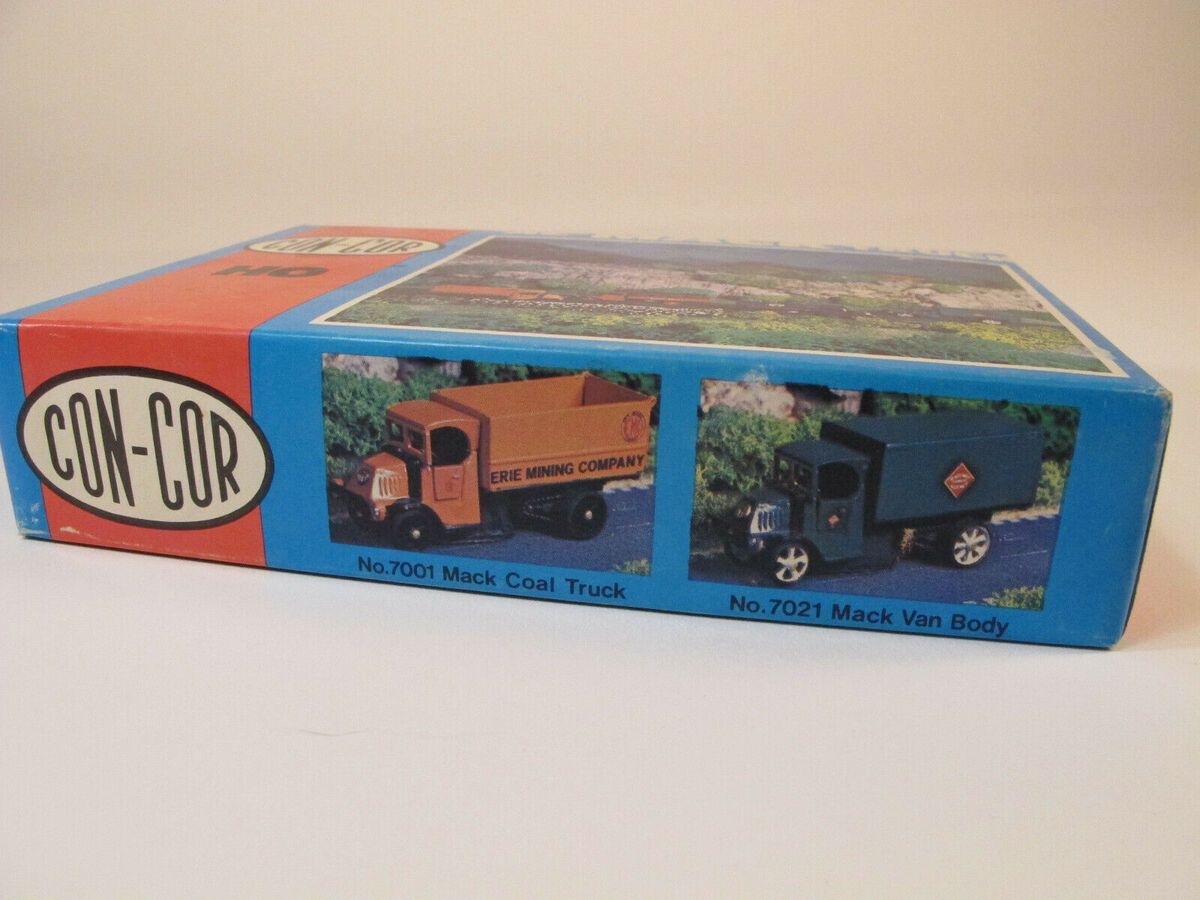 Con-Cor 7021 HO Mack Truck Kit
