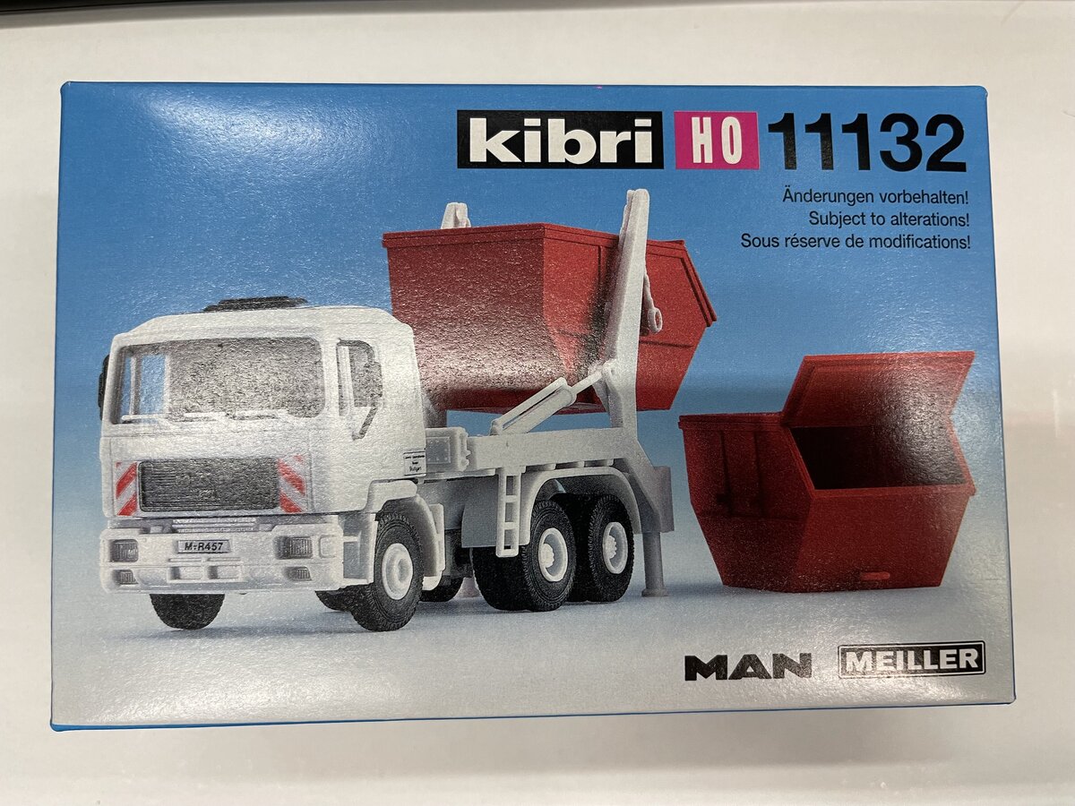 Kibri 11132 1:87 MAN Triple Axle Skip Lorry w Skip Kit