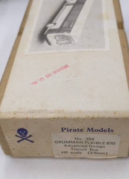 Pirate Models 358 1:87 Grumman-Flxible 870 Bus Kit