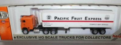 Con-Cor 1016 1:87 Tractor Trailer SP Fruit Express