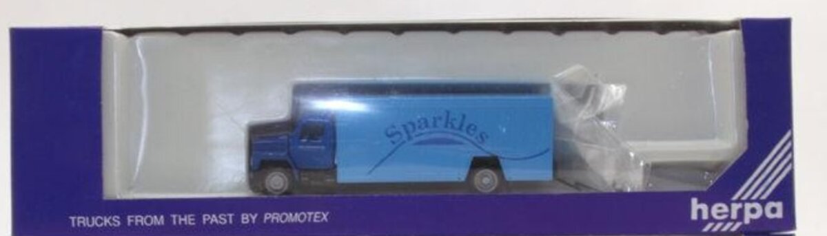 Herpa 6138 1:87 International Harvester Sparkles & Lime Straight