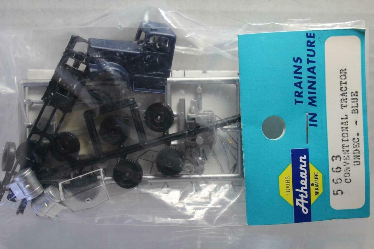 Athearn 5663 HO Undecorated Blue Conventional Tractor Plastic Kit