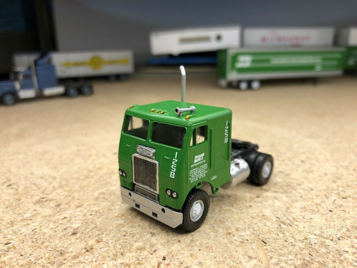 Athearn 5508 HO Freightliner Tractor Burlington Northern Kit