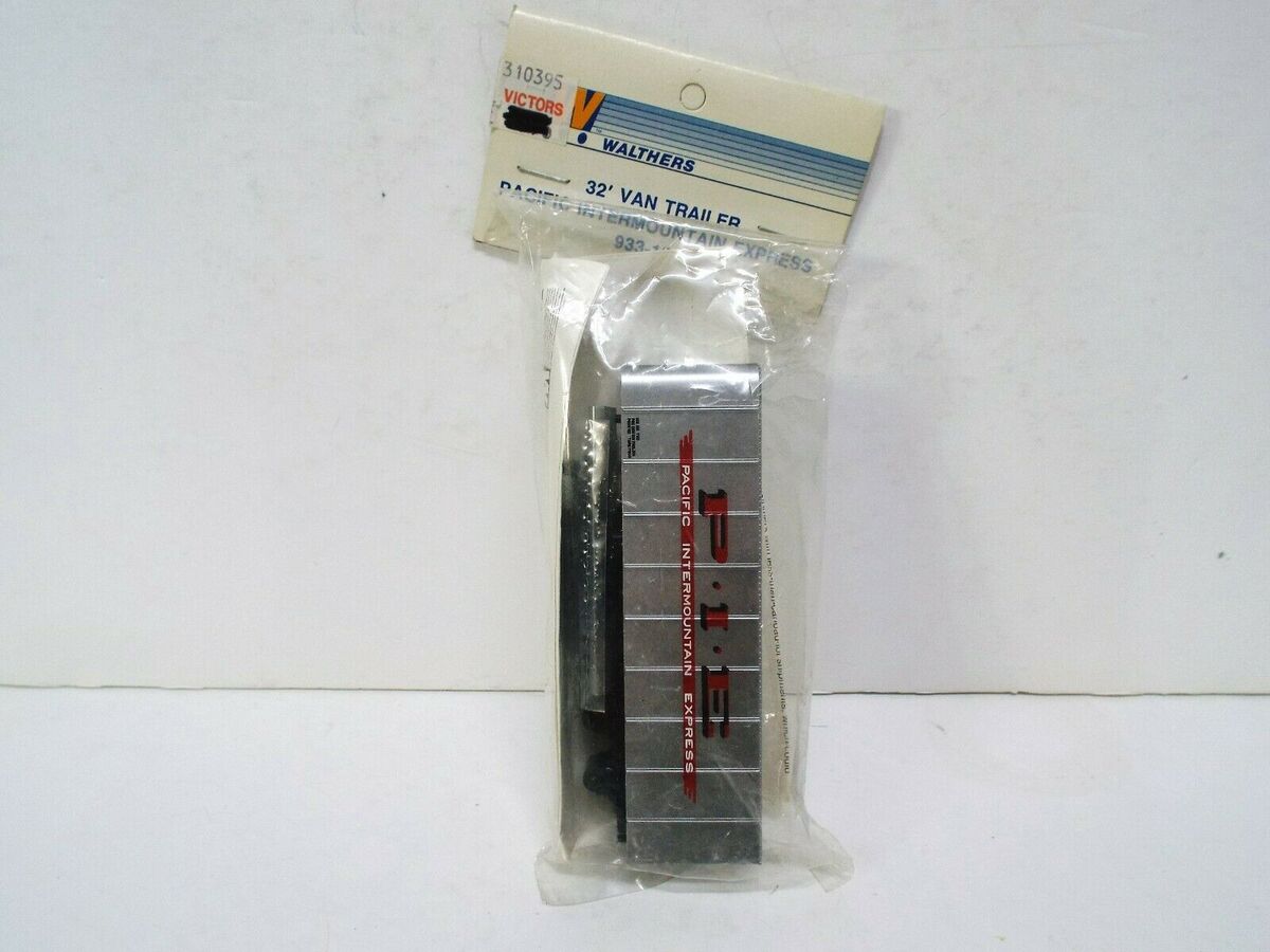 Walthers 933-1616 HO 32’ Van Trailer PIE