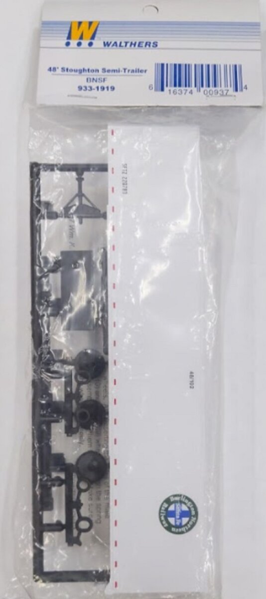Walthers 933-1919 HO BNSF 48’ Stoughton Trailer Kit