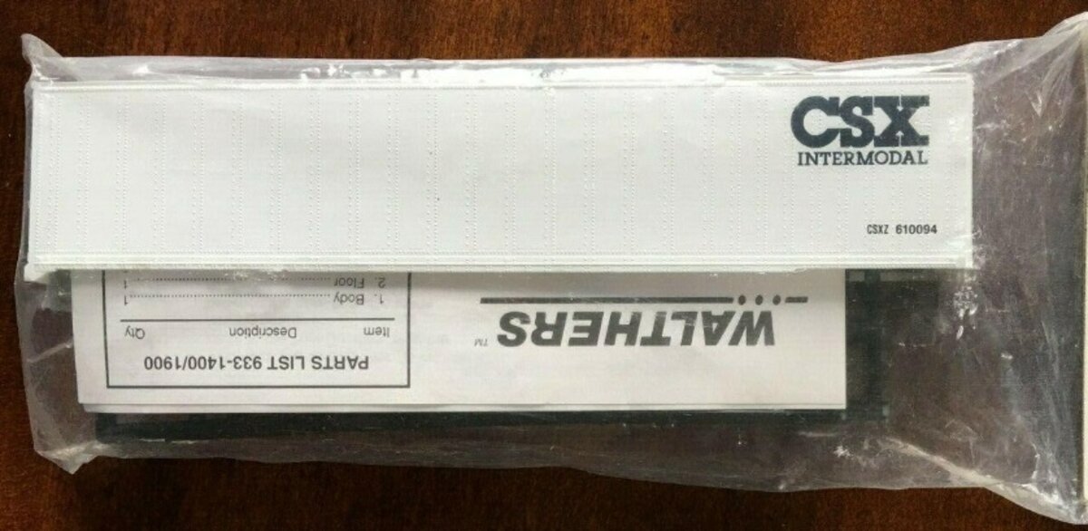 Walthers 933-1921 HO Scale CSX Intermodal 48’ Stoughton Semi-Trailer Plastic KIt