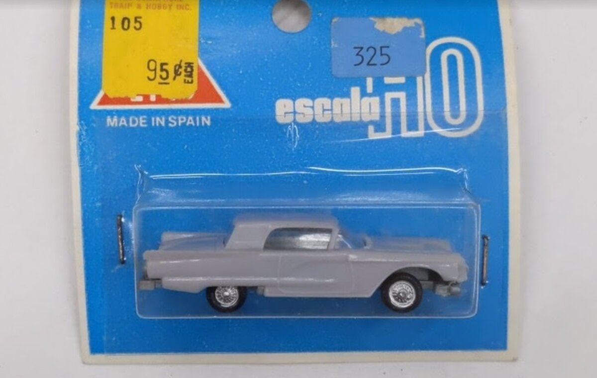 EKO 2044 HO Gray Ford Thunderbird