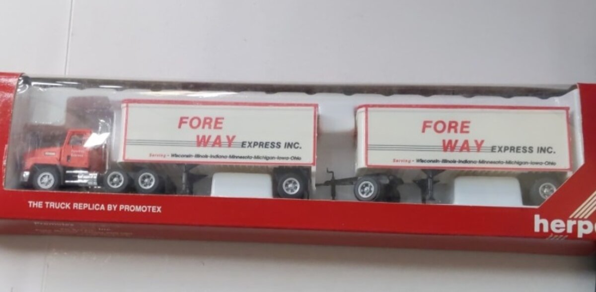 Herpa 6058 HO Foreway Expresss Mack Tractor Double Trailers