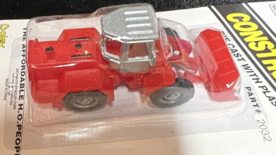 Boley 203316 HO Red & Silver Farm American Tractor