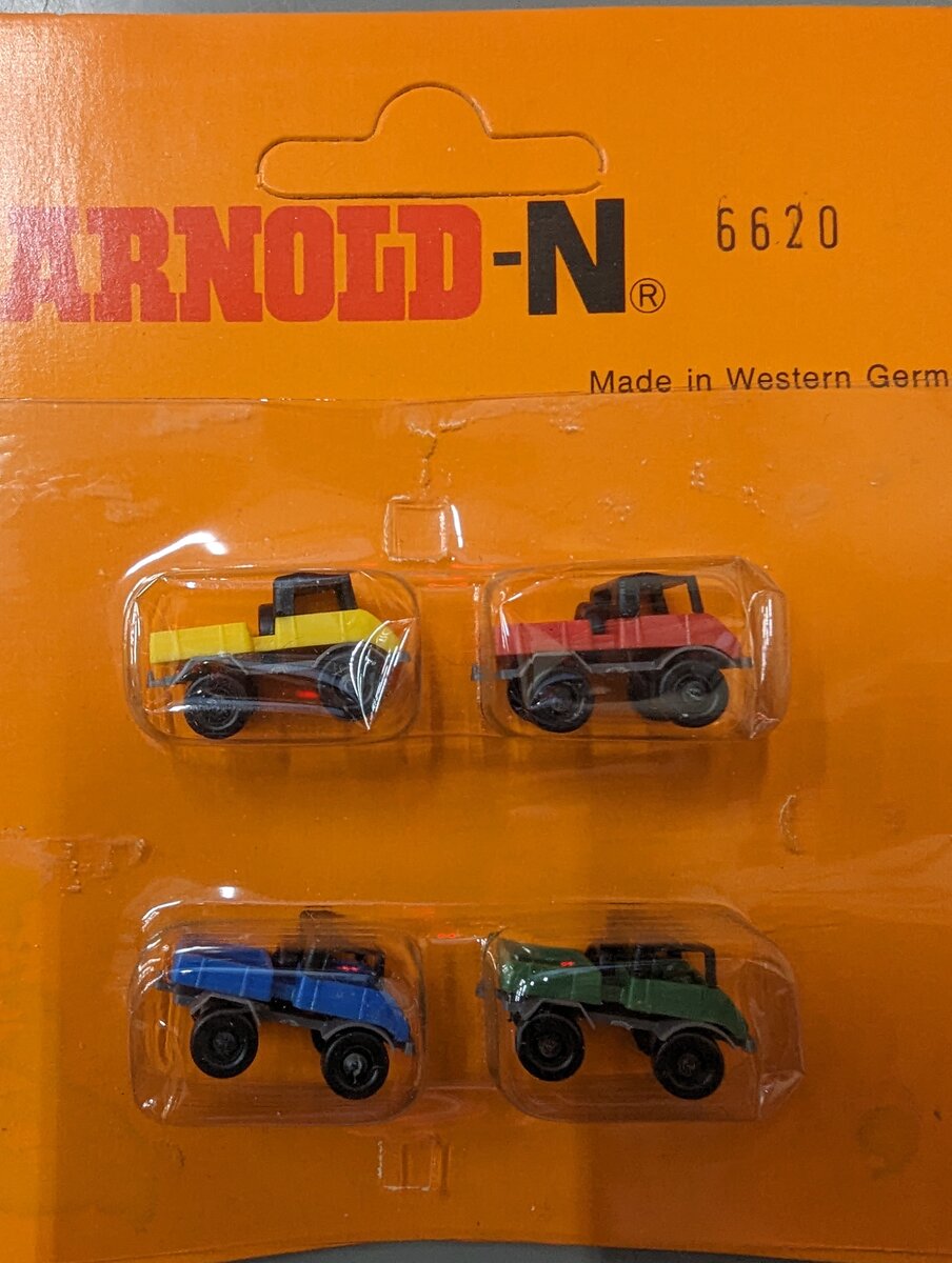 K Arnold 6620 1:160 Unimog Construction Tractor (Set of 4)