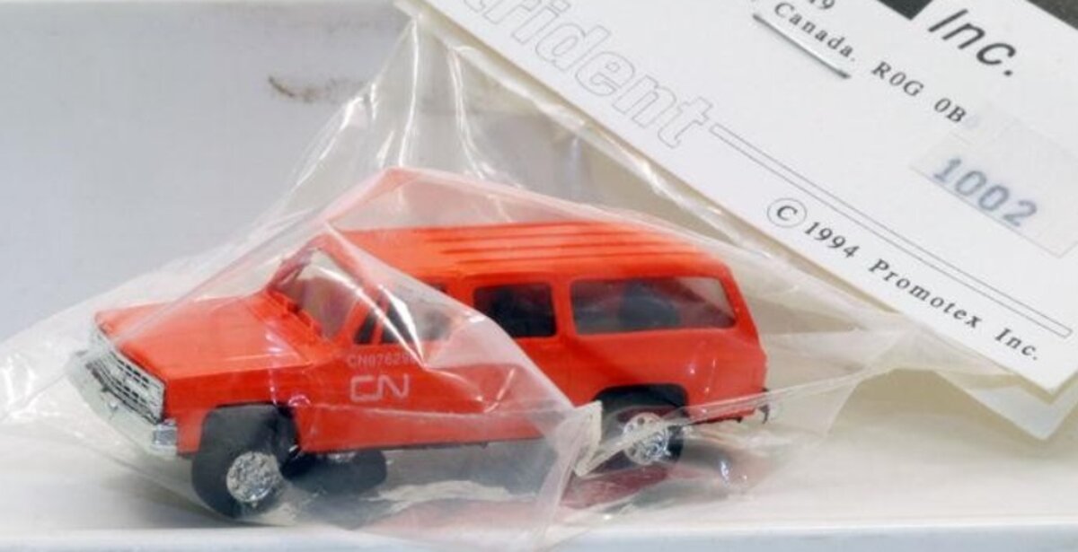 Promotex 1002 1:87 Orange CN Suburban