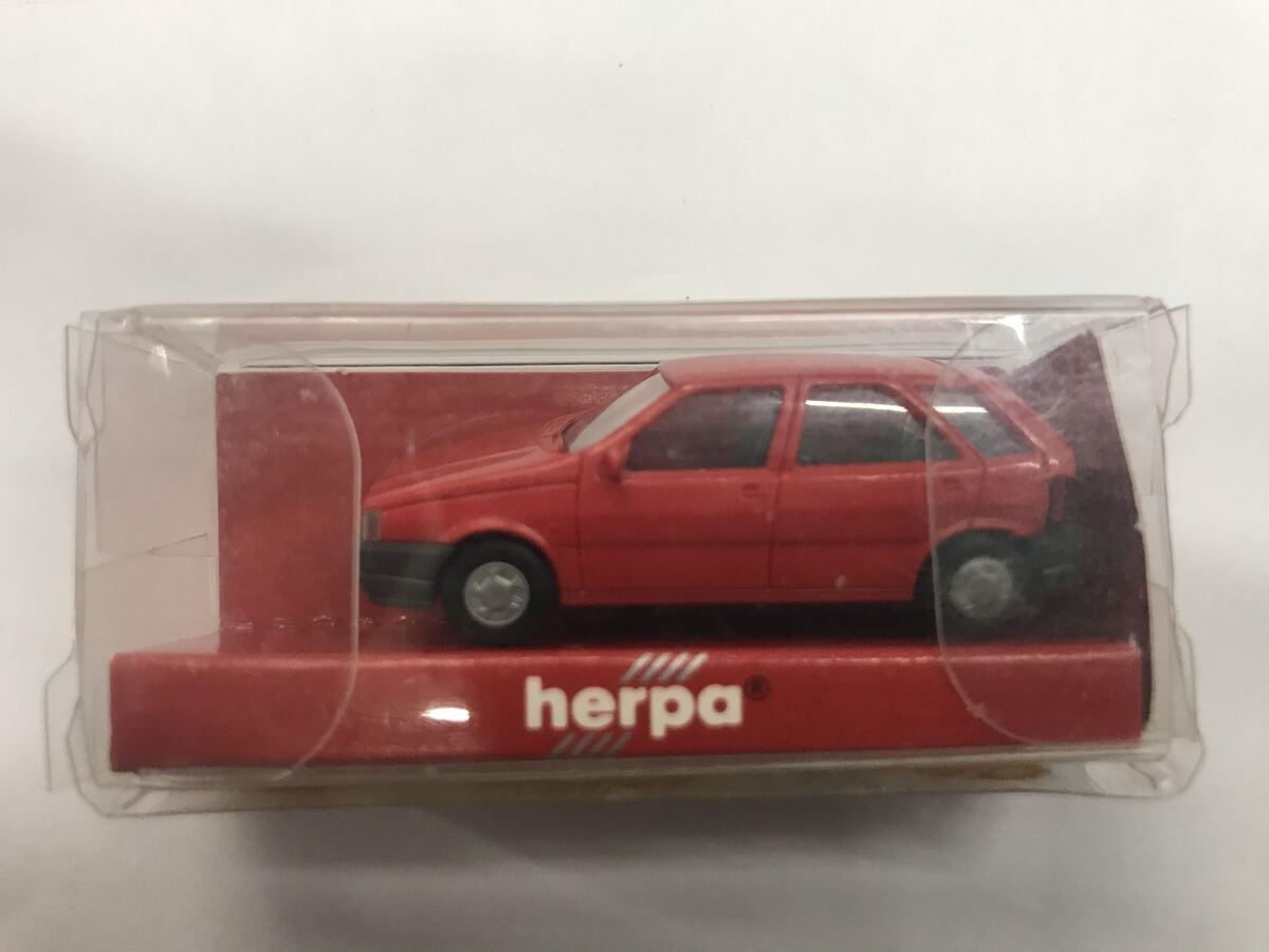 Herpa 31530 HO Opel Omega Caravan GL Red
