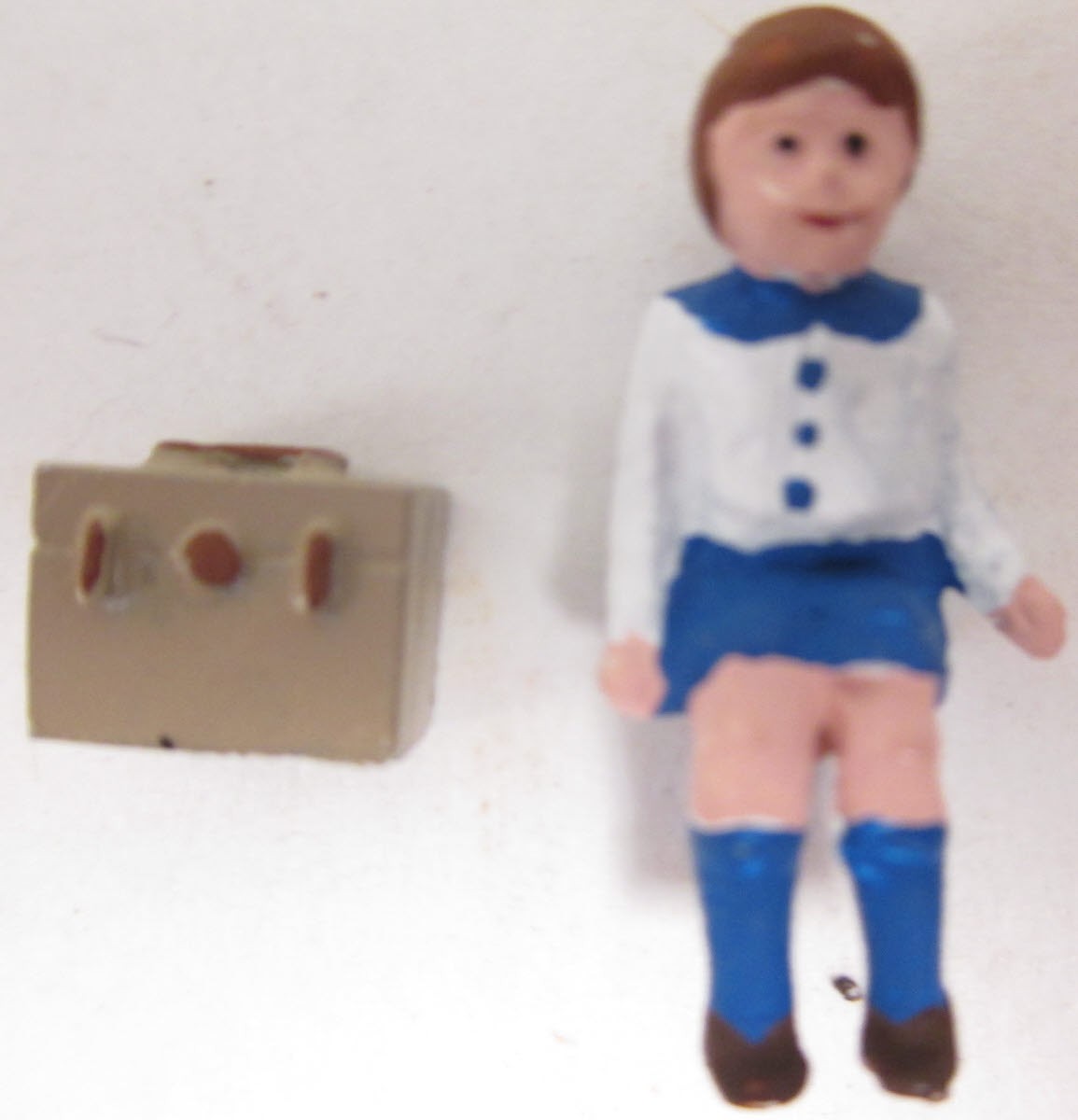 Kramer P-34 O Sitting Boy & Trunk Figures (Set of 2)
