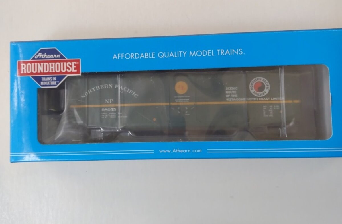 Roundhouse 15728 HO Northern Pacific 50'''' Smooth Side Boxcar #98055