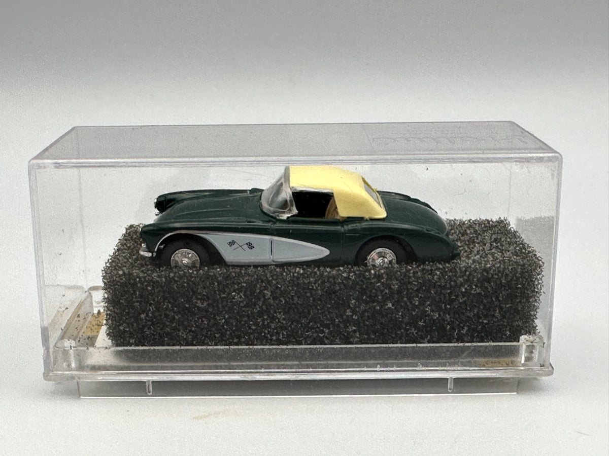 Praline 5400 1:87 Green 1957 Chevy Covrette Hardtop