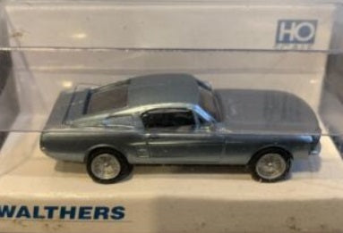 Walthers 933-1220 HO Metallic Blue Ford Mustang Fastback