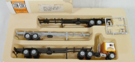 Con-Cor 0004-008499 HO Freightliner Tractor 45' Rail Dispatch Container Chassis