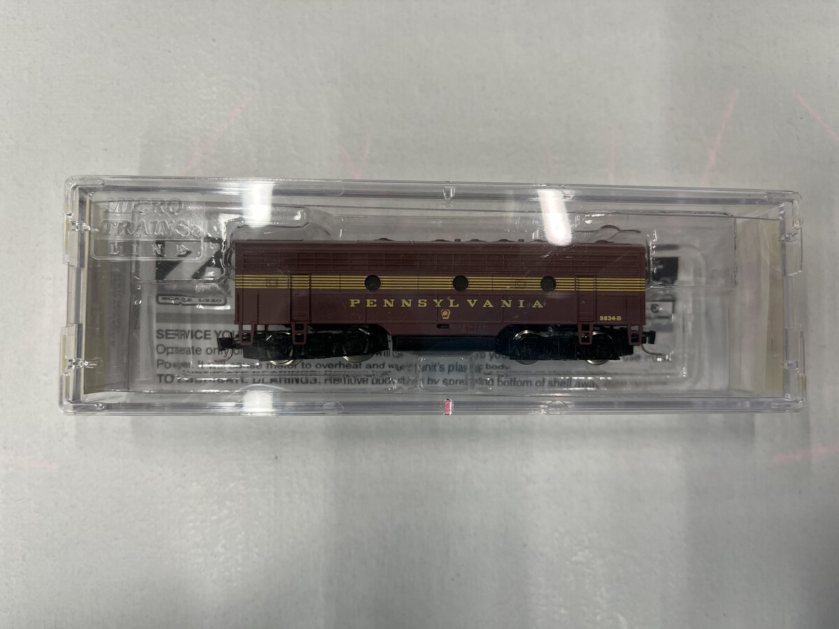 MicroTrains 98002020 Pennsylvania Railroad F7 Powered B-Unit Locomotive