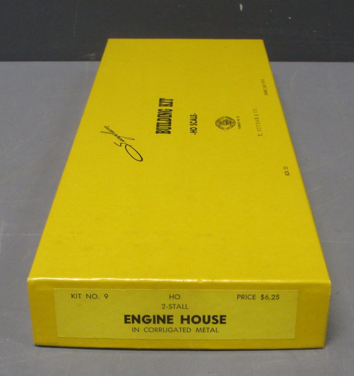 Suydam 9 HO Scale 2-Stall Engine House Corrugated Metal kit