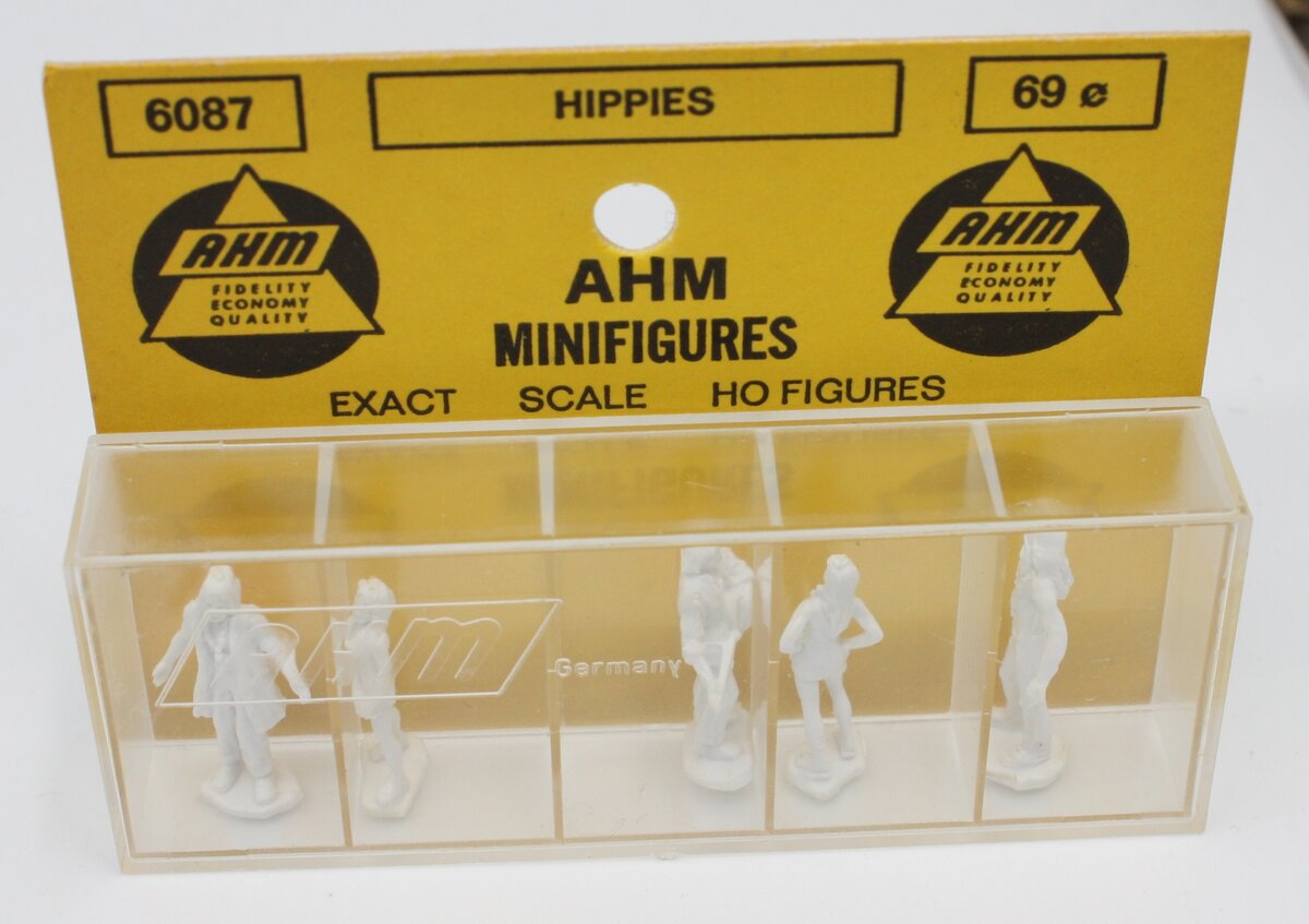 AHM 6087 HO Hippie Figures (Set of 5)