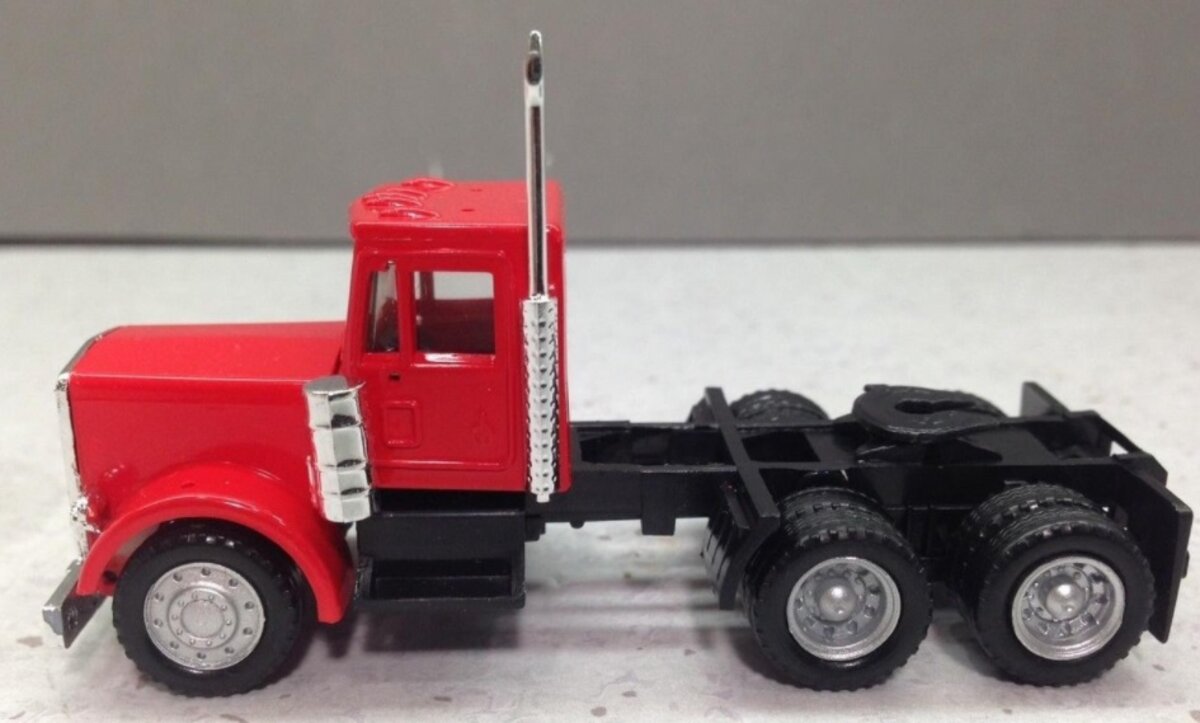 Promotex 15233 HO Red Peterbilt Day Cab Short