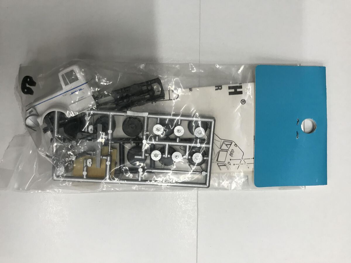 Athearn 5667 HO Scale Santa Fe Conventional Tractor Cab Kit