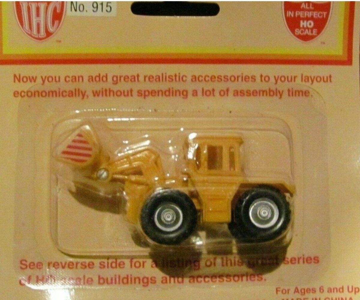 IHC 915 HO Scale Front End Loader Whit Bucket