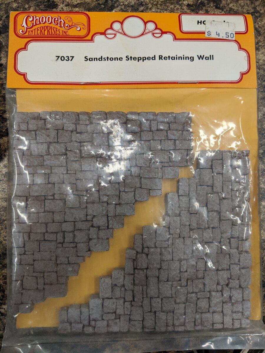 Chooch 7037 HO Sandstone Stepped Retaining Wall