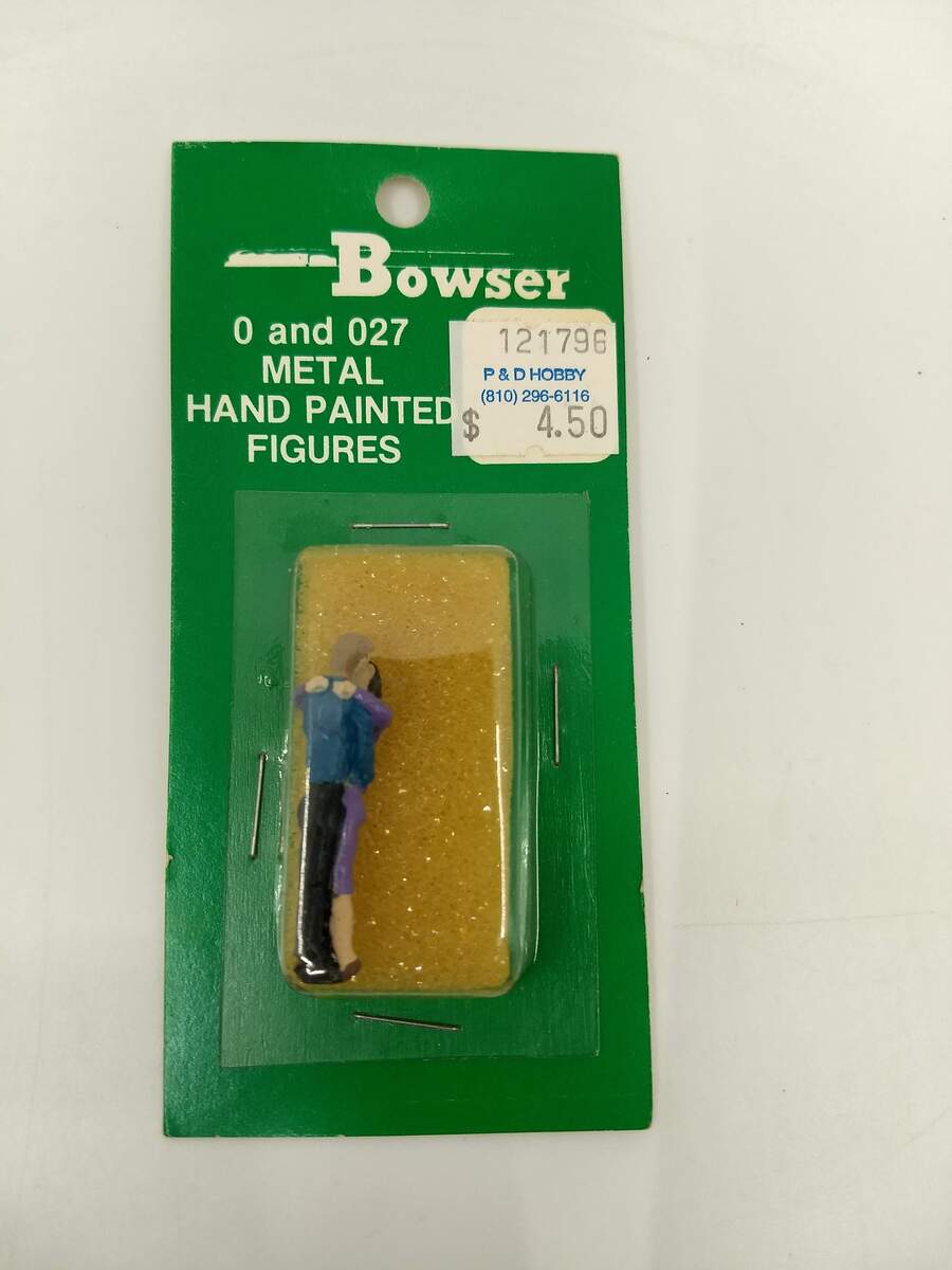 Bowser 013765 O Metal Hand Painted Figures - Couple Kissing
