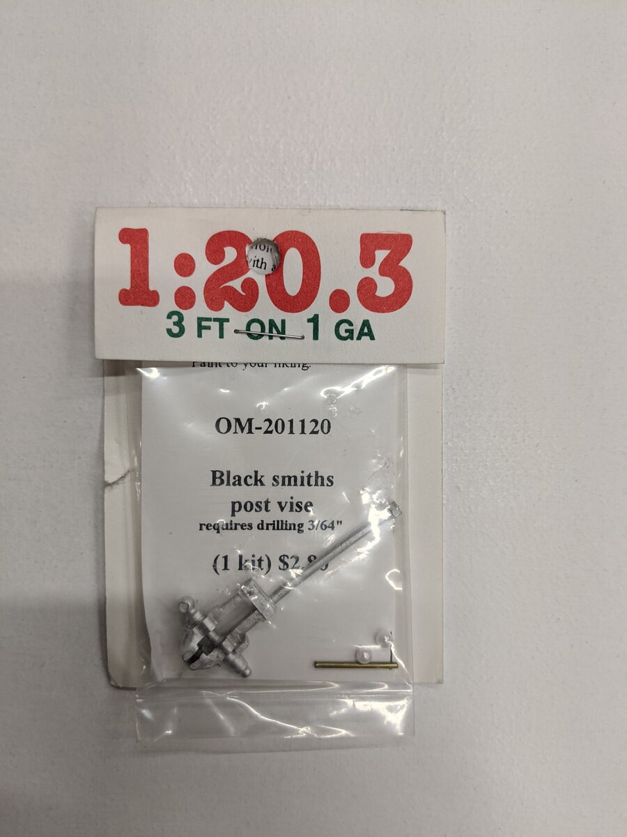 Ozak Miniatures OM-201120 G Scale Blacksmiths Post Vise (1)