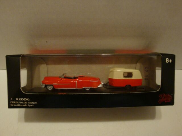 Malibu International 06000 HO Red Cadillac Eldorado 1953 with Caravan