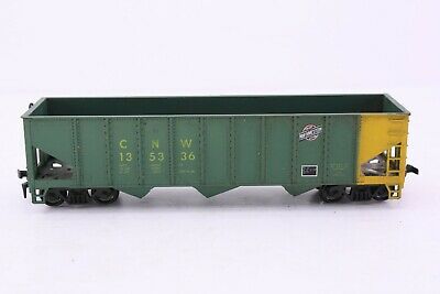 Roundhouse 1539 HO C&NW 3-Bay Rib Side Hopper #135336