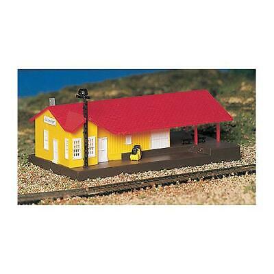Bachmann 55-7407 N Scale Built Up Freight Station