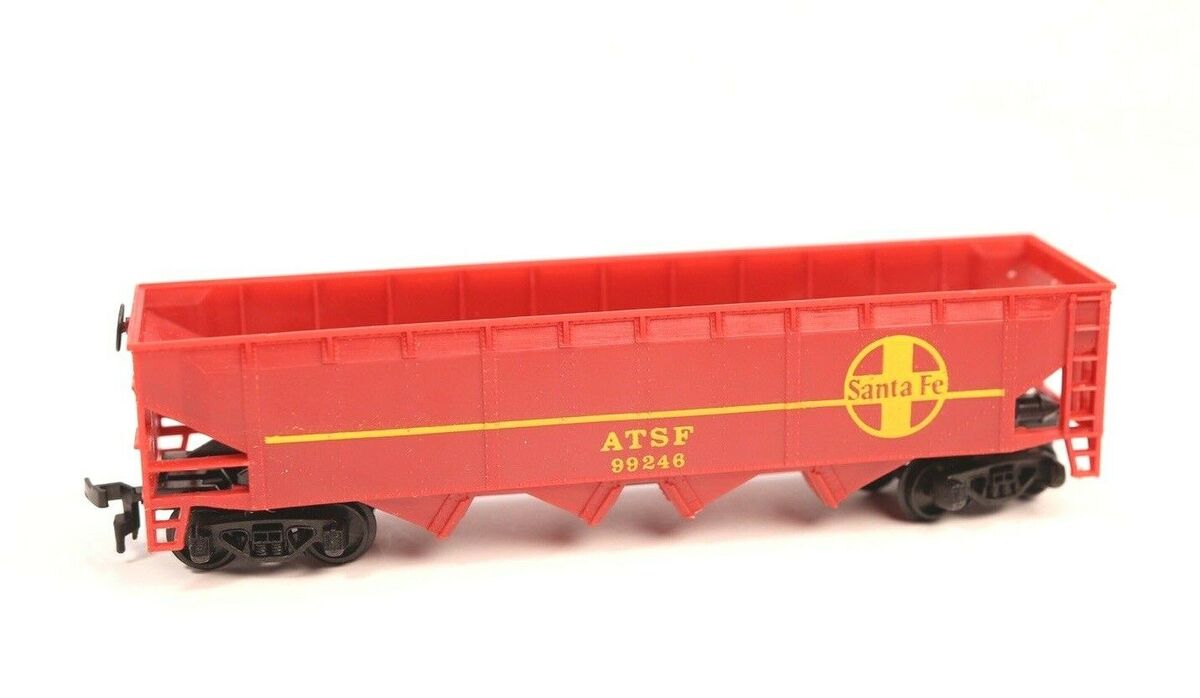 Model Power 8050 HO 40' Hopper Santa Fe