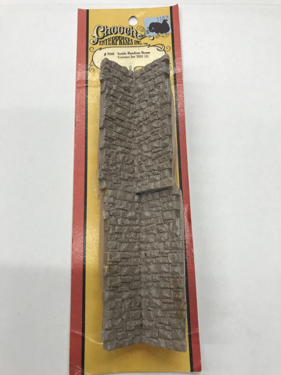 Chooch 7048 HO Inside Random Stone Corners for 7021 (Pack of 2)