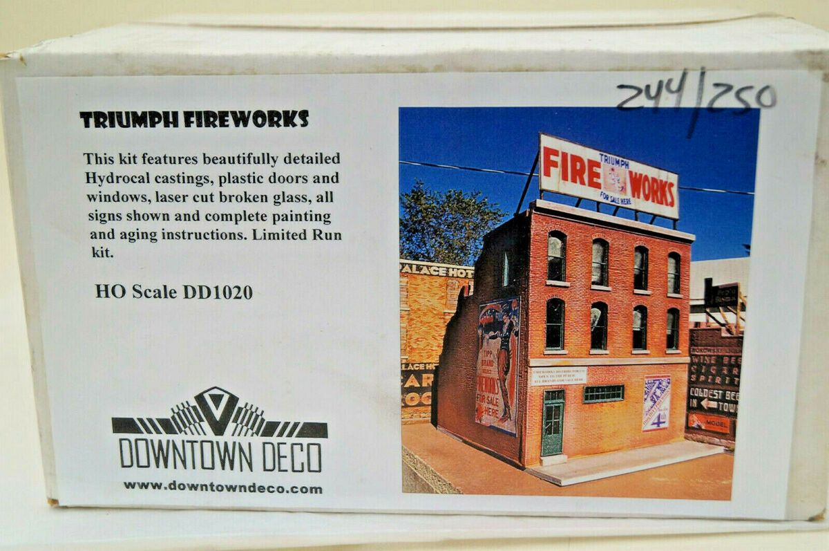 Downtown Deco 1020 HO Triumph Fireworks Model Building Kit