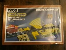 Tyco 924 HO Nite Glow Operating Crossing Gate Model Kit
