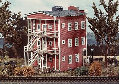 Campbell Scale Models 413-2995 HO Scale Carstens' Flop House Building Kit