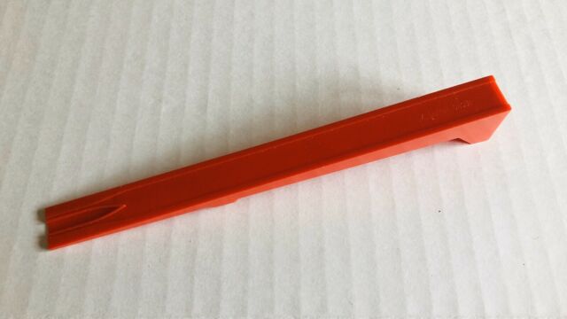 Micro-Trains 98800132 N Scale Red Rerailer Ramp