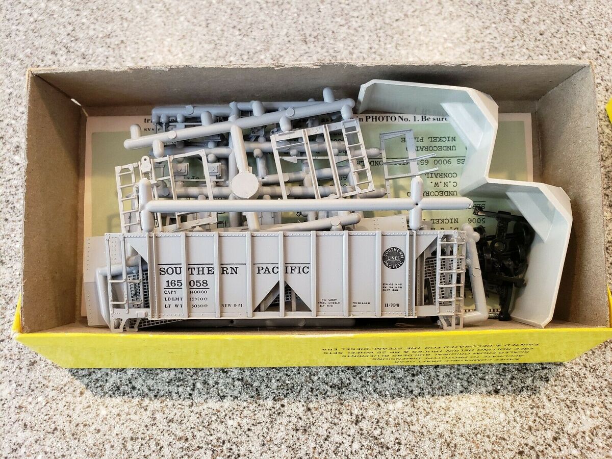 E&B 18-5013 ACF 70 Ton Covered Hopper Southern Pacific