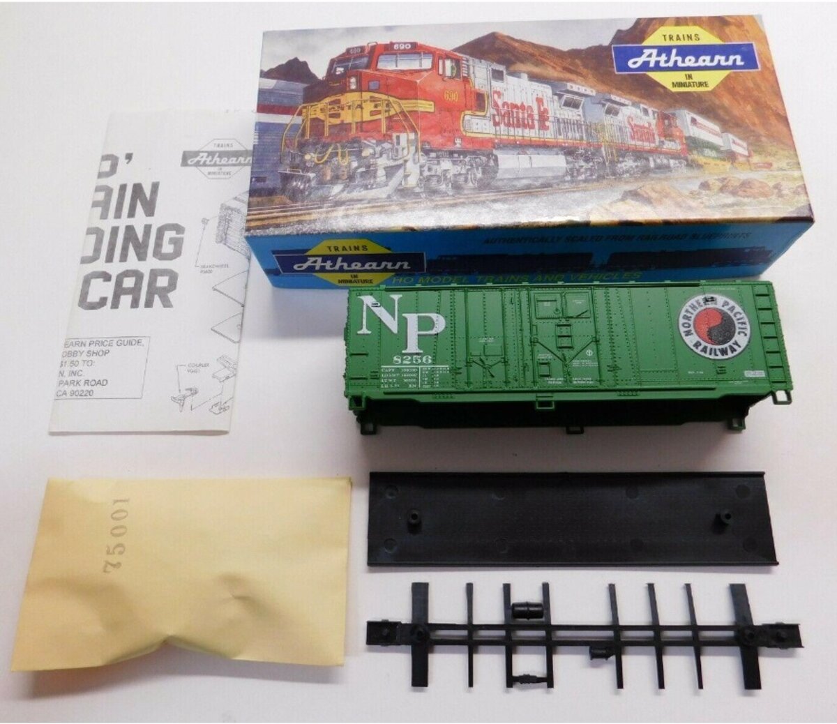 Athearn 2093 HO Northern Pacific 40' Grain Loading Box Car # 8256 Kit